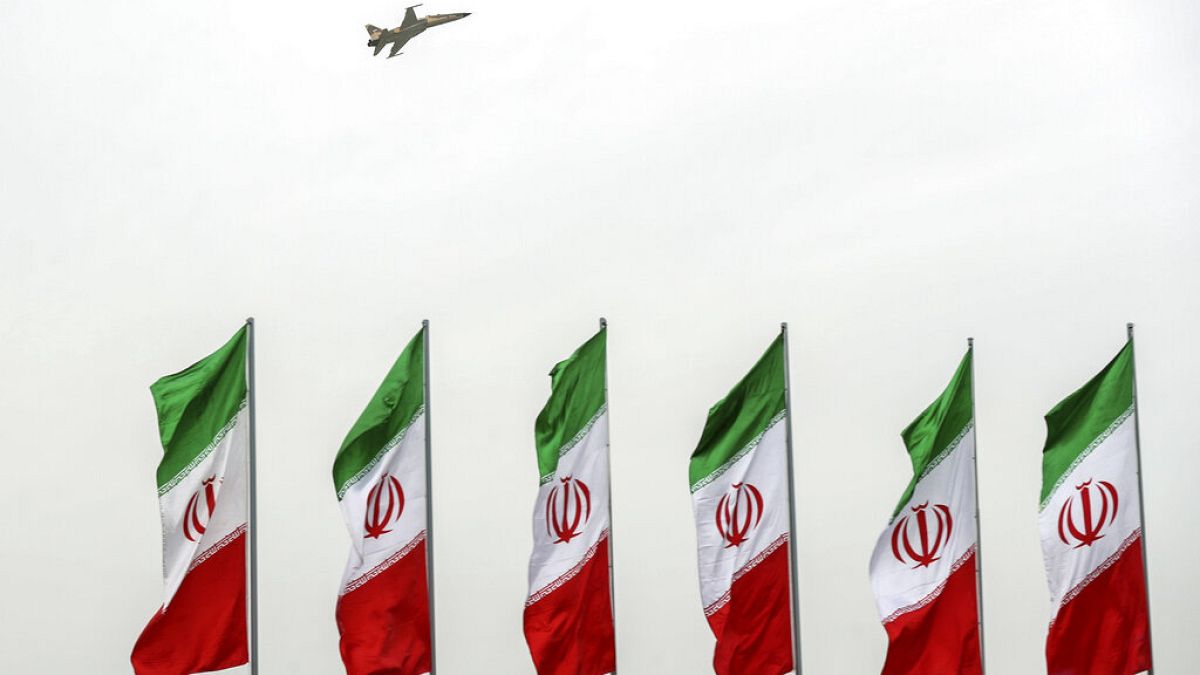 İran, Batı’nın eleştirdiği programın uydu kısmını fırlattı