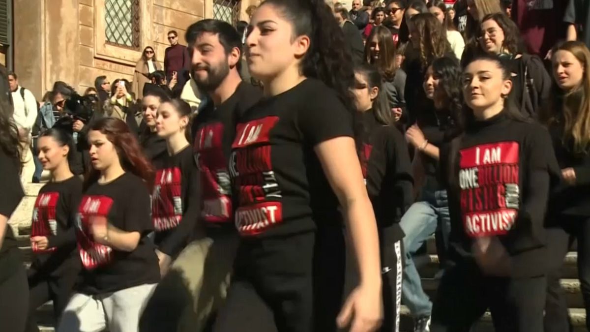 Kadın hakları grubu, cinsiyet eşitliğini protesto etmek için Roma’da gösteri düzenlendi