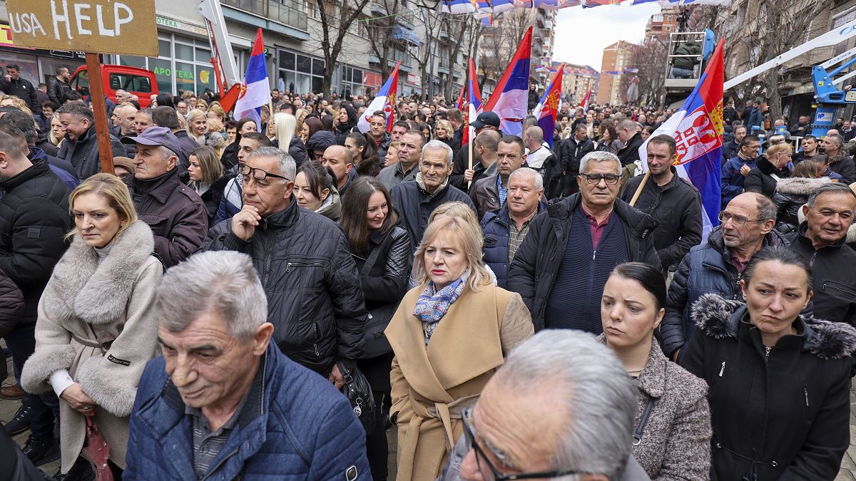 Mısırlı Sırp Kosova’da para yasağını protesto etti