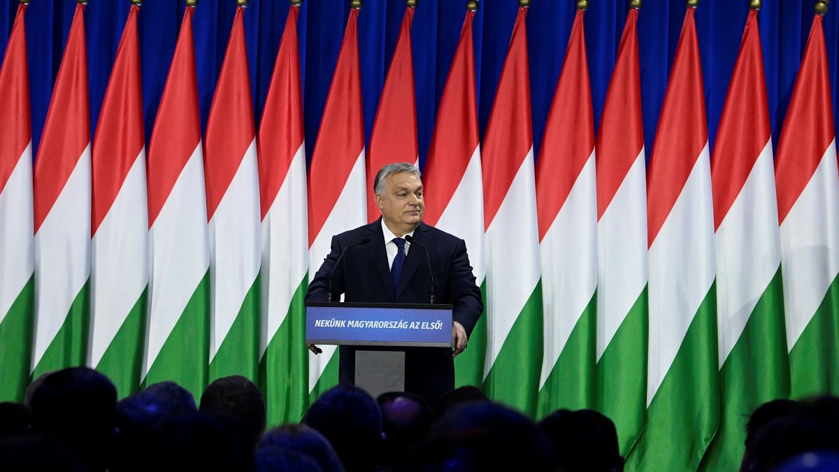 Orbán, cumhurbaşkanının skandalı nedeniyle istifasından bu yana ilk kez Macaristan’a hitap etti