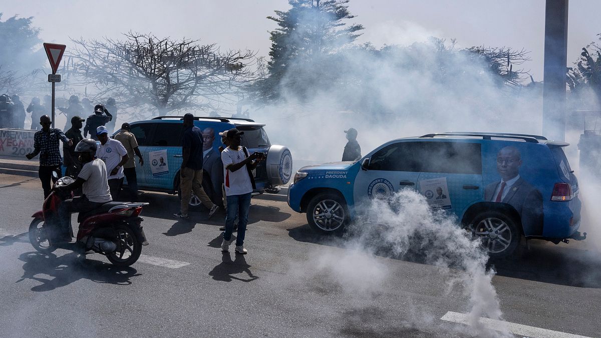 Senegal parlamentosu cumhurbaşkanlığı seçimini Aralık ayına kadar daireyi oyladı