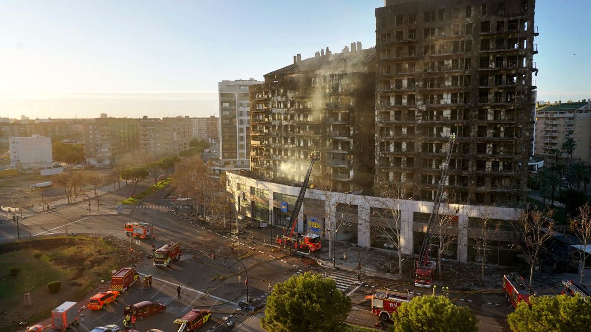 Valensiya’daki apartmanda yangında 15 kadar kişi hayatta kaldı