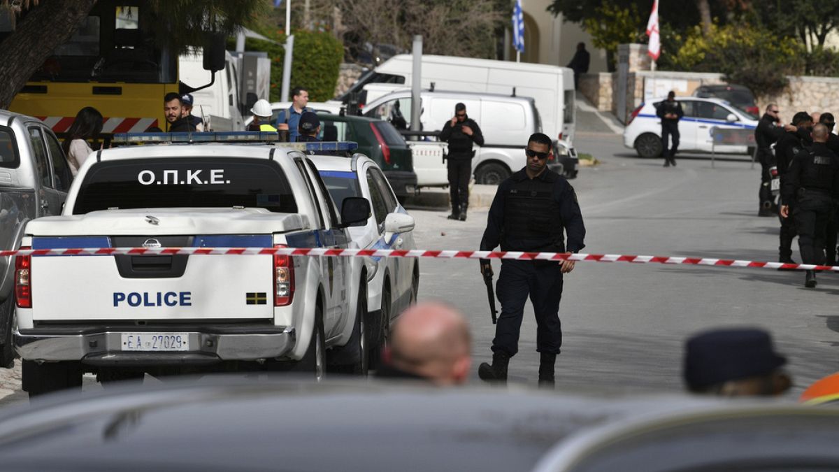 Yunanistan’da bir nakliye paketi saldırısında dört kişi öldü