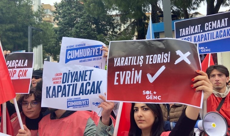 SOL Parti İzmir’de yürüdü: ‘Mücadelemizi sürdürelim’