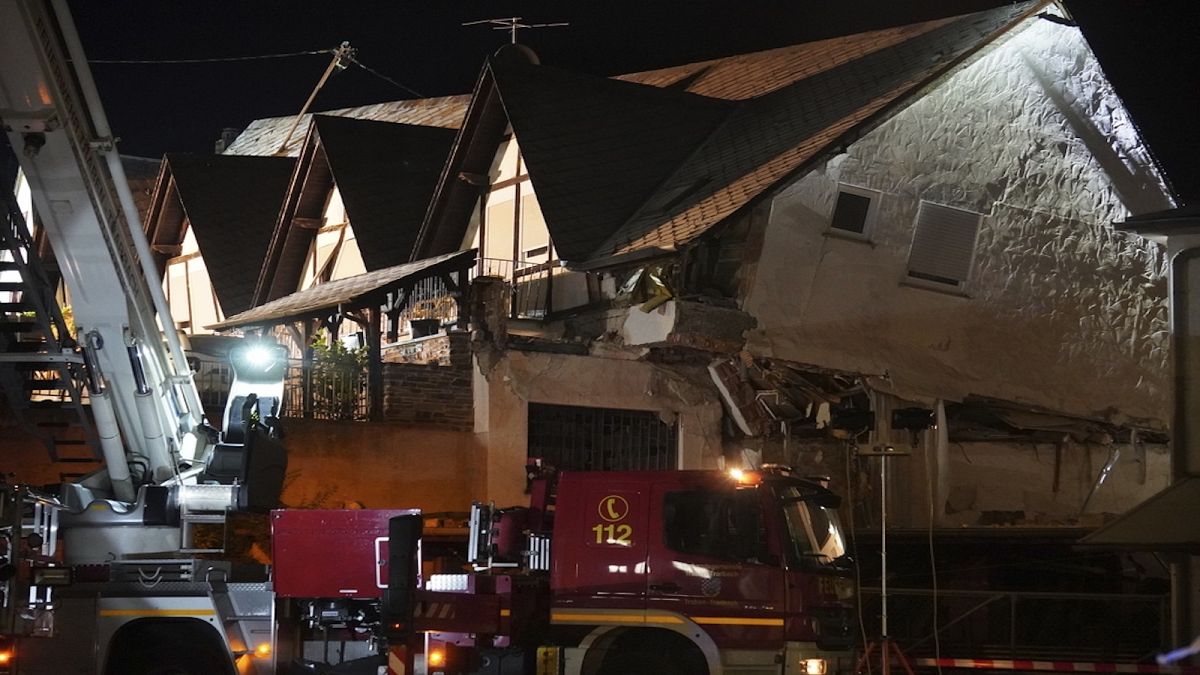 Almanya’da otel çöktü, en az iki kişi öldü