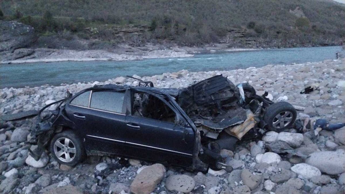 Arnavutluk’ta şüpheli göçmenleri taşıyan araç kaza sonucu sekiz kişi öldü