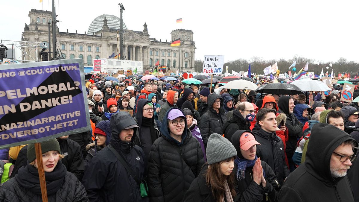 Aşırı sağ AfD, Putin propagandası iddialarını umursamadı