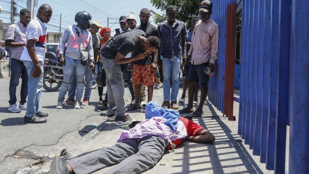 Çete ve polis çatışmaları Haiti Ulusal Sarayı’nın ayrıntılandırılmasını sağladı