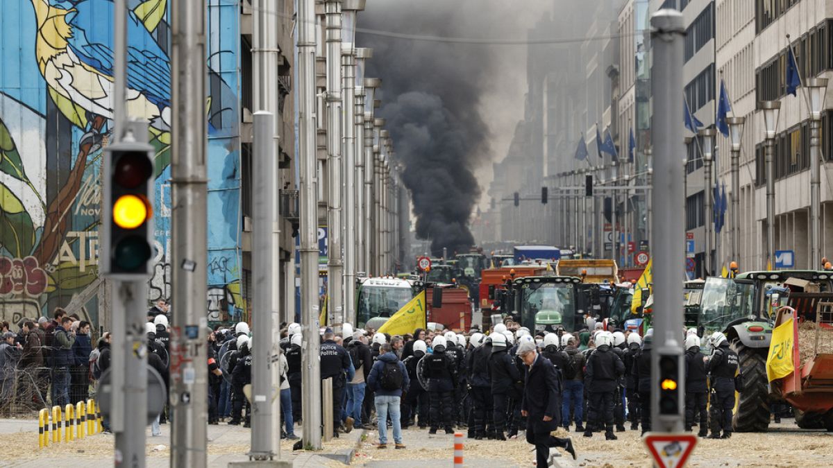 Çiftçilerin protestoları Brüksel’de karışıklığa neden oldu