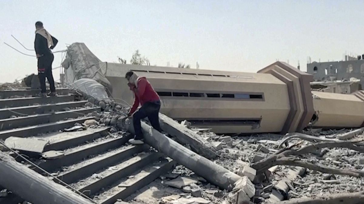 El Sissi, Mısır’ın Gazze’de 2 günlük ateşkes ve 4 rehinenin serbest bırakılmasını önerdiğini söyledi.