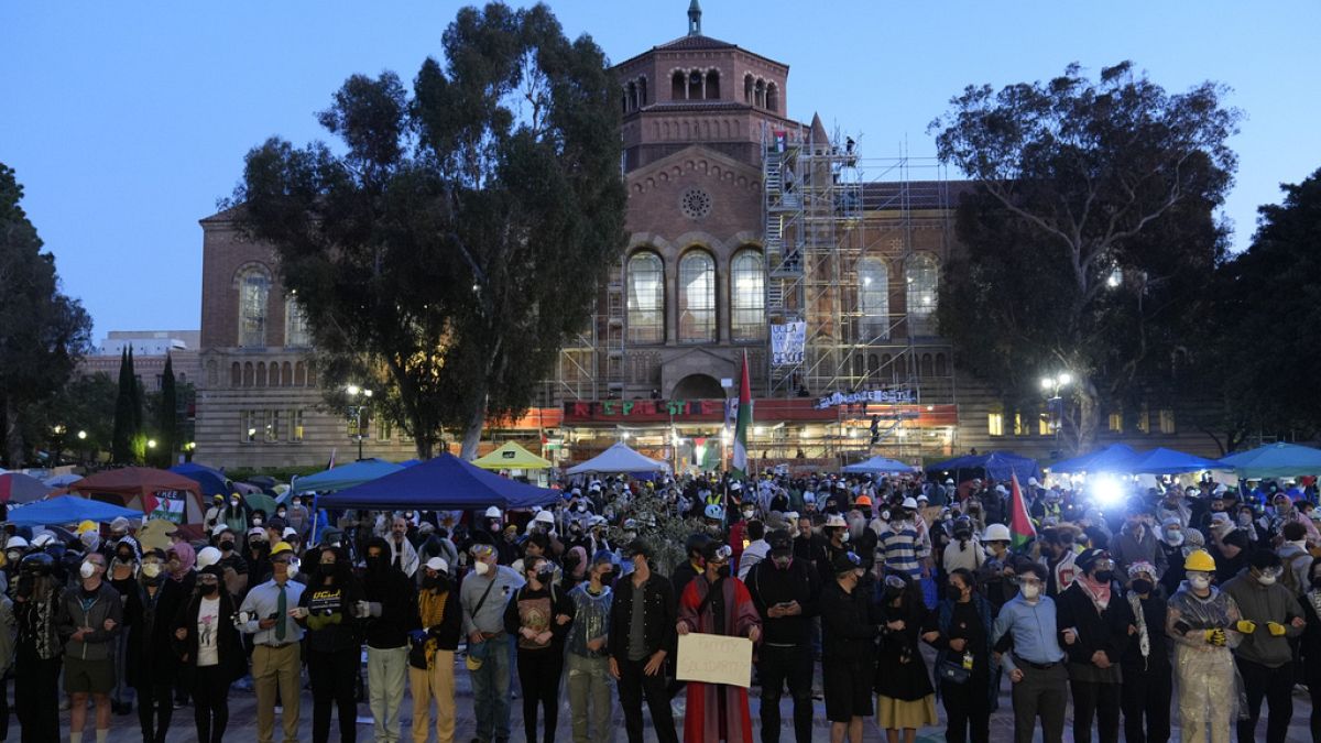 Filistin yanlısı protestocular UCLA Öncüsünde polisle çatıştı