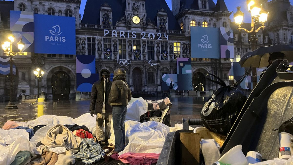 Göçmenler Olimpiyat Oyunları öncesinde Paris’ten taşındı