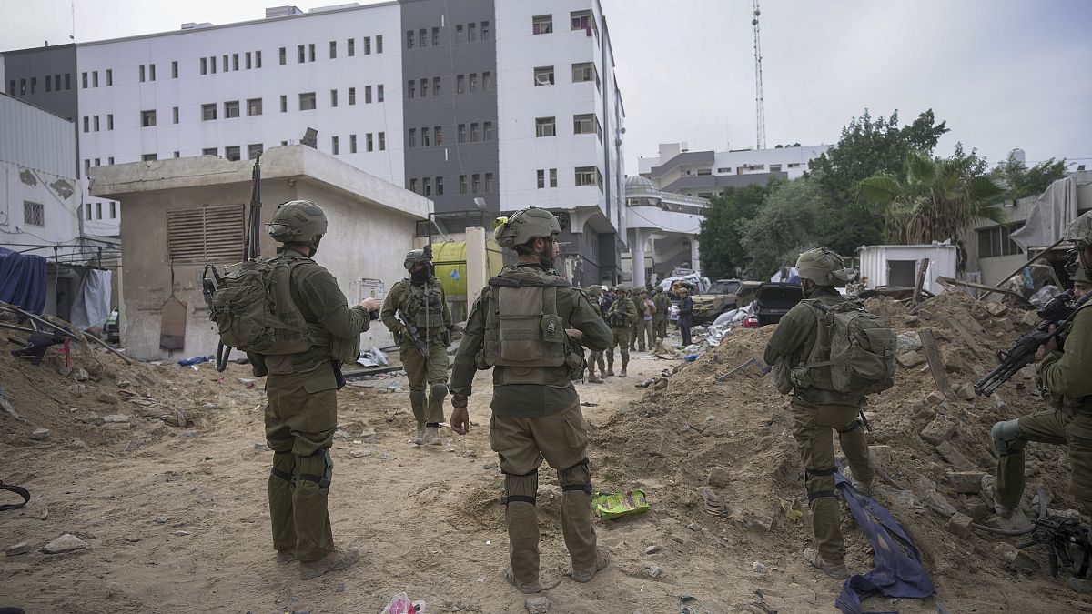 Hamas’ın gerilimi tırmandırmasının ateşkes görüşmelerinde tehdit oluşturan uyarısında bulunurken İsrail güçlerinin Gazze genişliğinde derinliklerine doğru ilerlemesi