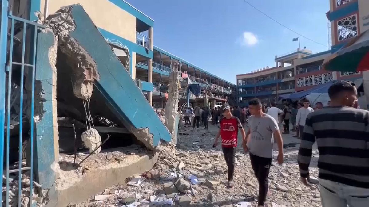 İsrail’in Gazze’de UNRWA tarafından gerçekleştirilen okul saldırısında 14 Filistinli öldürüldü