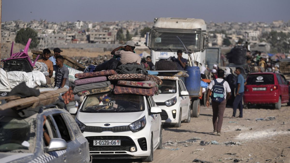 İsrail’in hava saldırılarında en az 21 kişinin ölmesi ve binlerce kişinin kaçmaya zorlanmasının ardından Han Yunus’ta daha fazla ölüm yaşandı