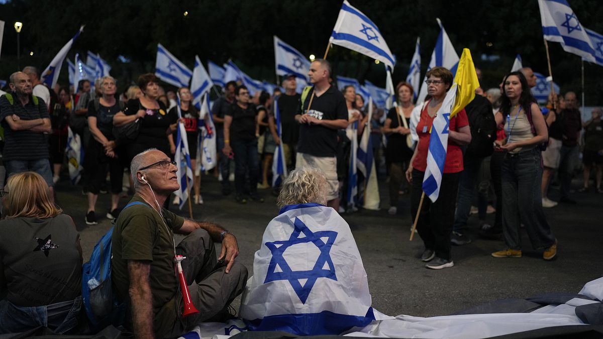 Kudüs’teki binlerce kişi Başbakan Netanyahu’yu protesto etti