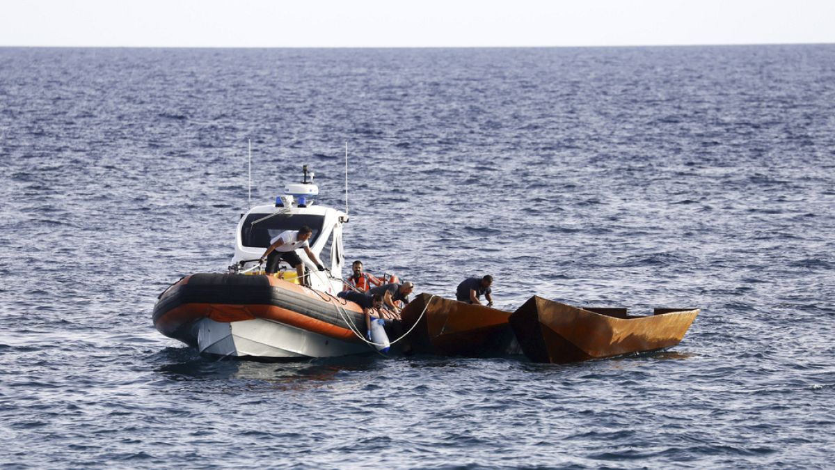 Lampedusa bir günde 1000’den fazla göçmen yaşadıktan sonra buna girdi