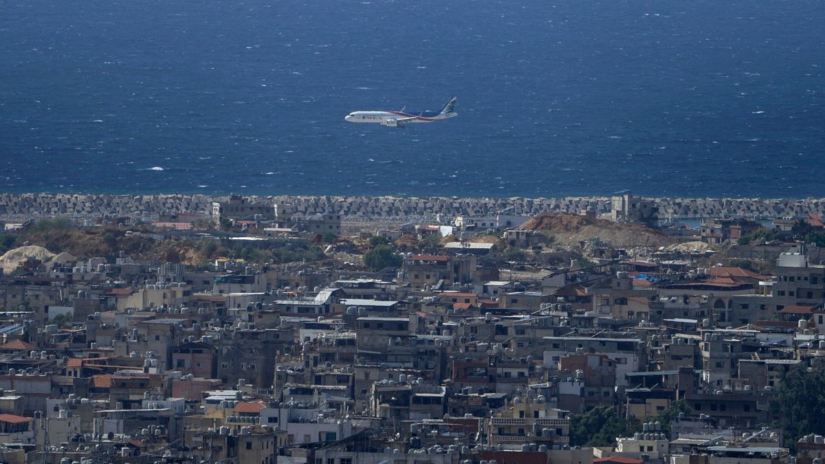 Lübnan’ın Orta Doğu Havayolları elinde tutmaya rağmen uçmaya devam ediyor