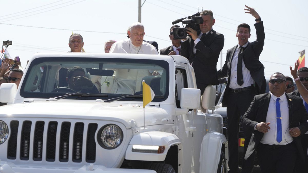 Papa Francis, travma geçmişinden kurtulmayı teşvik etmek için Doğu Timor’a indi