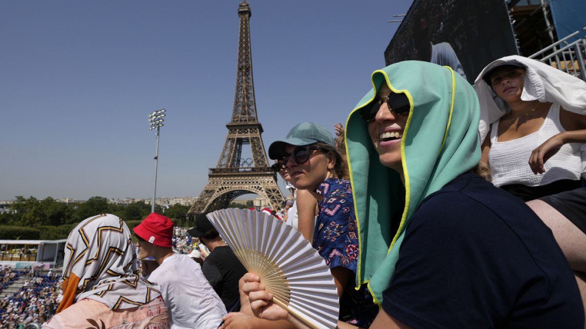 Paris Olimpiyatları’nda kalabalıklar, oyunların başında yağmurun ardından sıcaklıklar sıcaklığın sıcaklığı yaşanıyor