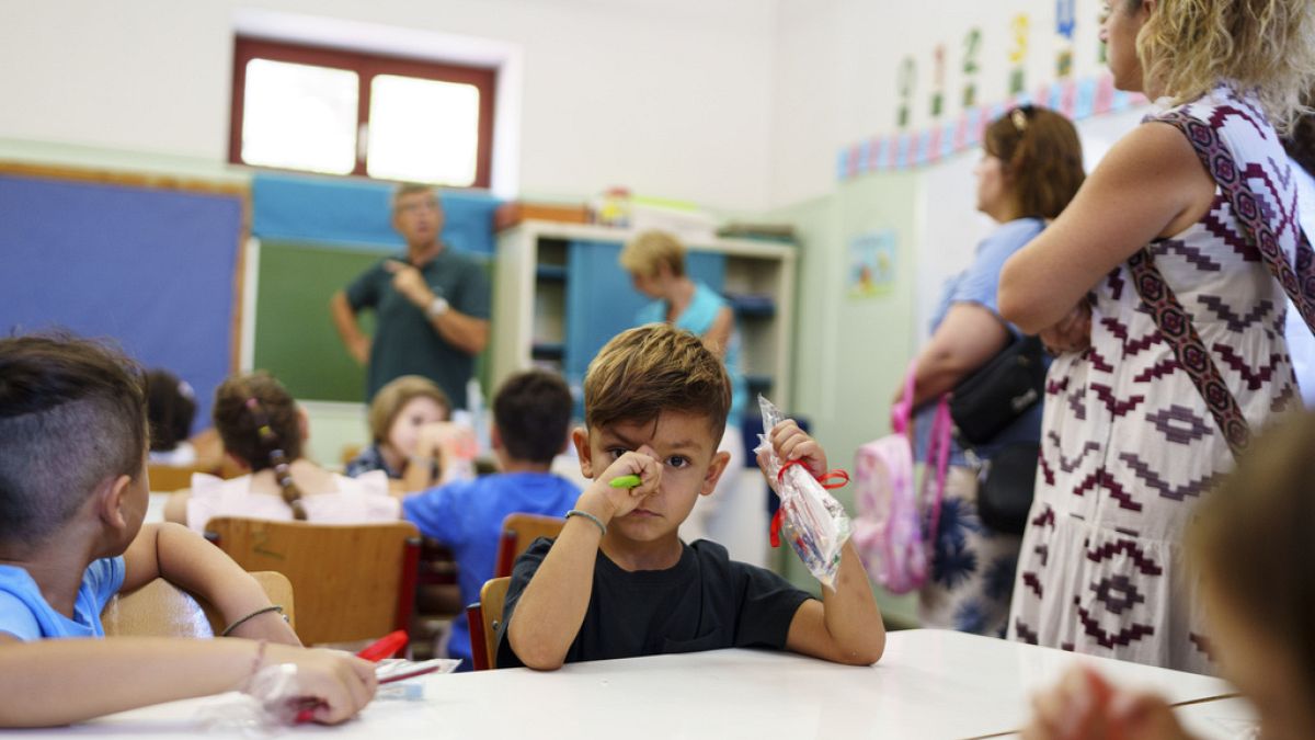 Portekizli öğretmen sıkıntısıyla karşı karşıya, binlerce kişi eğitimsiz kalıyor