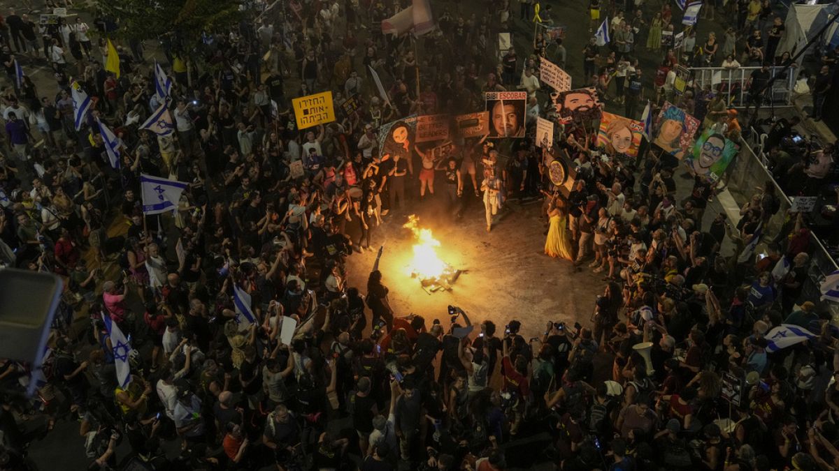 Tel Aviv’de binlerce kişi rehinenin talebiyle yürüdü