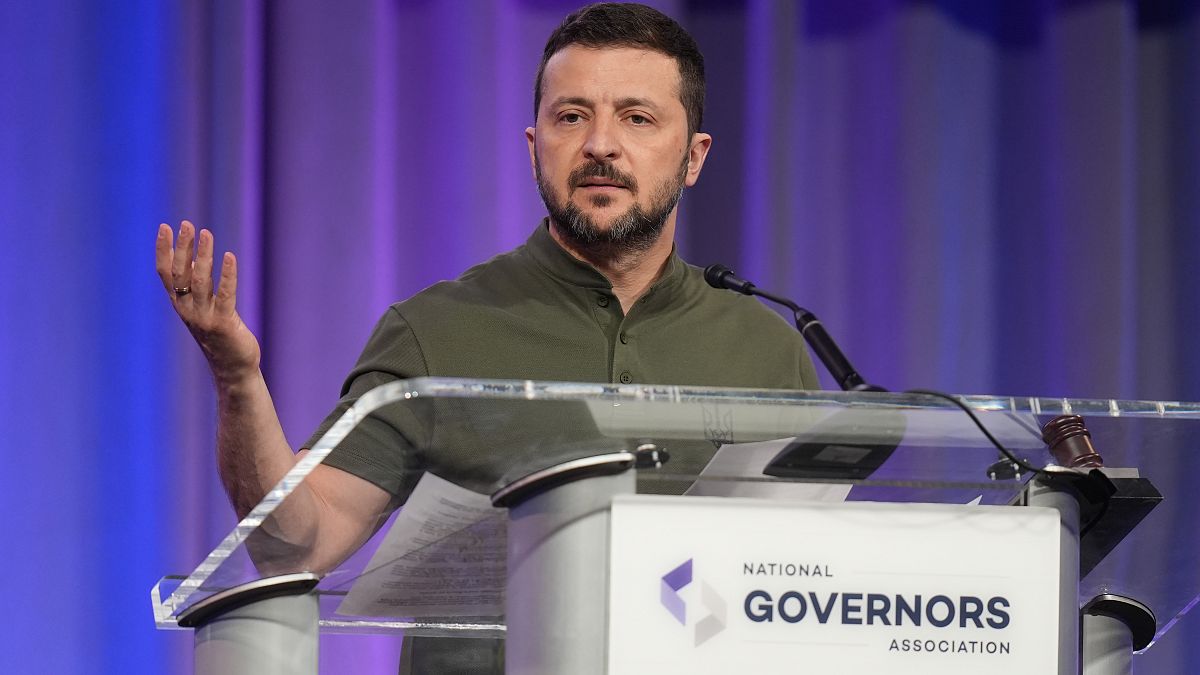 Zelenskyy, askeri desteğinin devam ettiğini ve ABD valilerine taşındığını gösteriyor